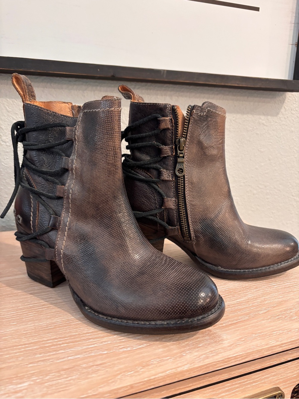 BED|STU Black Leather Heel with Embossed Logo